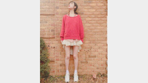 설리, 봄 느낌 물씬 하의실종 패션…가녀린 다리