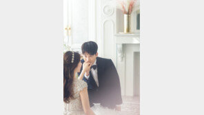 ‘4월 결혼’ 이용진, 웨딩화보 공개 “행복하게 살게요”