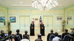 文 대통령 ‘말레이’서 ‘인니語’ 인사…靑 “혼선 있었다” 실수 인정