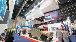 UAE 방산전시회서 소형전술차량 기반 ‘4인승 카고’ 선보여