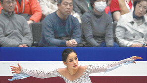 임은수측 “美선수, 스케이트날로 고의 가격”