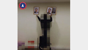 “신격화 타도” 北에서 김일성·김정일 초상화 냅다 바닥에…