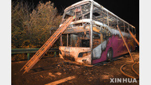 중국 후난성서 주행 관광버스 화재로 26명 숨져…부상자도 28명