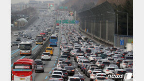 토요일 전국 고속도 다소 혼잡…상행선 오후 6~7시 절정