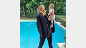 케이트 업튼, 딸 안고 함박 웃음 “사랑해 리틀 선샤인”