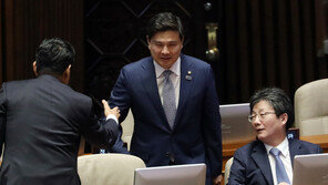 계속되는 파열음, 그래도 바른미래당이 안 깨지는 이유