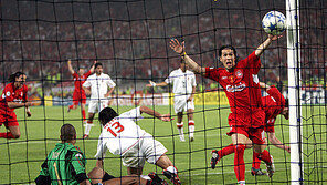 카카 뛰고 제라드 막고…다시 만난 레전드들