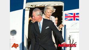 英왕세자 부부, 쿠바 공식 방문…英美 보수 ‘심기불편’