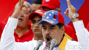 마두로 “몇시간 내 대대적인 정부 개편안 발표”