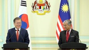 AFP “文대통령의 ‘외교결례’? 당사국은 신경 안써”