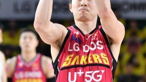 ‘김시래 22점 11어시스트’ LG, 연장 끝 KT에 1차전 승리