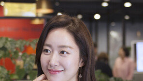 [인터뷰] 전혜빈 “나도 어릴 적 동생과 피 튀기게 싸웠죠”