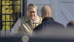 뮬러 특검 “트럼프 범죄 혐의 증거 불충분” 결론