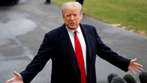 트럼프 “뮬러 특검보고로 완전한 면죄 받았다”선언