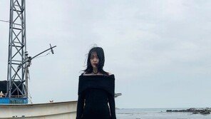 설리, 독보적 각선미…시크+섹시 오가는 매력