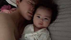 함소원♥진화 부부, 똑닮은 아기와 일상 공개…화기애애