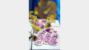 김정숙 여사가 만든 진달래전, 수보회의 다과테이블에 올라