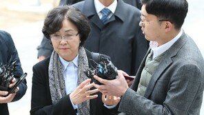 ‘블랙리스트 의혹’ 김은경, 6시간 넘긴 구속심사…이르면 25일 구속여부 결정
