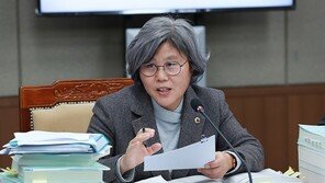 김명숙 의원 “마스크 3매 나눠주는게 미세먼지 대책” 질타