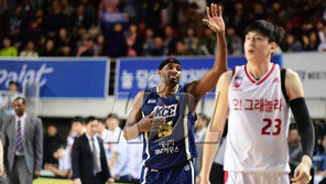 브라운과 킨이 1차전에서 충돌한 사연은?