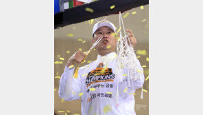 생애 첫 챔프 등극 KB 안덕수 감독 “장기집권 어렵지만 도전하겠다”