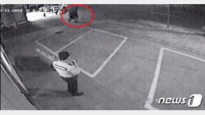 채팅女 돈 훔쳐 달아나던 20대, 도주 1분만에 경찰관에 ‘딱걸려’