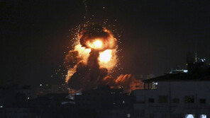 하마스 120km 로켓 공격… 가자 봉쇄 허찔린 이스라엘