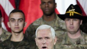 펜스 부통령 “5년 내에 달에 우주비행사 다시 보낼 것”