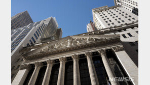 뉴욕 증시 3대 지수 상승…국채 수익률 역전은 지속