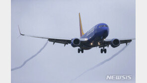 美 올랜도서 보잉737맥스 이륙후 엔진문제로 긴급 회항
