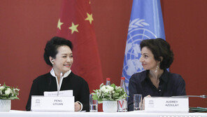 시진핑 부인, 유네스코서 ‘나홀로 외교’…여성교육회의 참석