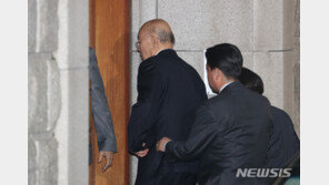 전두환 “자택 공매 취소해야” vs 檢 “기부체납 약속” 공방