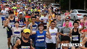 반기문 전 유엔 사무총장 부부 ‘반기문마라톤대회’ 뛴다