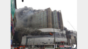 “헬기 뜨고, 재 날리고 ‘난리’”…용인 수지 성복역 롯데몰 화재 제보 ‘긴박’