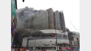 [종합]용인 성복역 롯데몰 화재 8명 부상 ·62명 구조…1시간 만에 불길 잡아