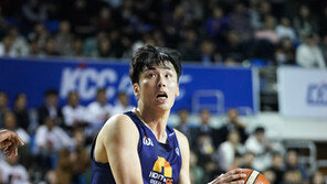 송교창 플레이에 울고 웃은 KCC, 4강 PO행 1승 남았다