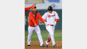 15타수 무안타 마친 끝내기 적시타, 최정 “쫓기지 않겠다”