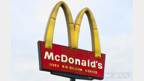 美맥도날드 “최저임금 인상 반대 로비에 앞으로 불참”