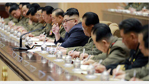 보름 만에 모습 드러낸 김정은