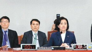 “인간이 동물과 다른 점은” 맞받아친 박영선… 野 “안하무인”