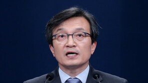 靑 “장관 청문보고서 채택 기다려…국회 판단 우선 알아야”