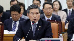정경두 국방장관 해임 건의안 국회 발의… 72시간내 표결