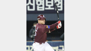 승자 없었던 150km 영건 맞대결, 스윙 하나로 정리한 샌즈