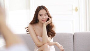 [연예현장.jpg] 봄꽃 같은 조윤희 ‘심쿵 미소’