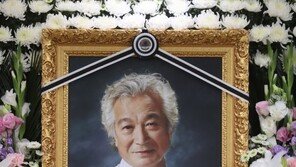 [연예뉴스 HOT③] 한국영상자료원, 故 신성일 유품 기획전