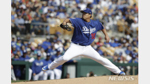 류현진, 6회초 애덤 존스에게 솔로포 허용…스코어 7-1