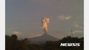 멕시코시티 인근 포포카테페틀 화산 분출…“대피경보 임박”