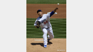 ‘6이닝 8K 1실점’ 류현진, ML 개막전 승리 투수…박찬호 이후 18년 만에