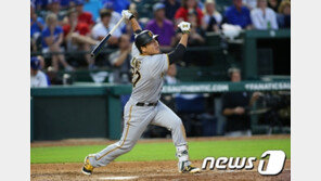 강정호, 첫 출전 빅리그 개막전서 2타점 적시타