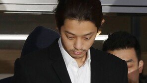 정준영, 포승줄 묶인 채 검찰 송치…묵묵부답 일관